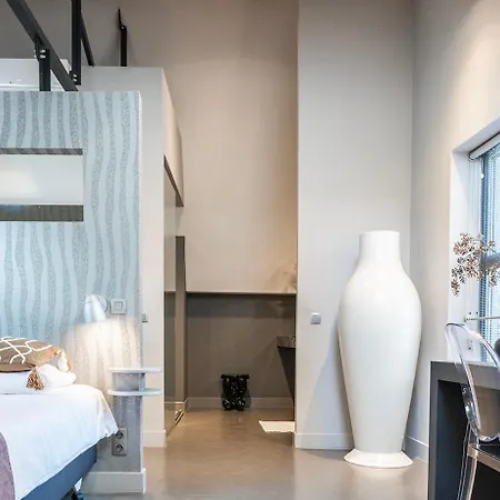 Guest house Stylish Near Spots And A Shared Kitchen Oss