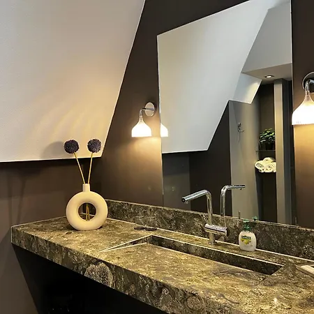 Stylish Near Spots And A Shared Kitchen