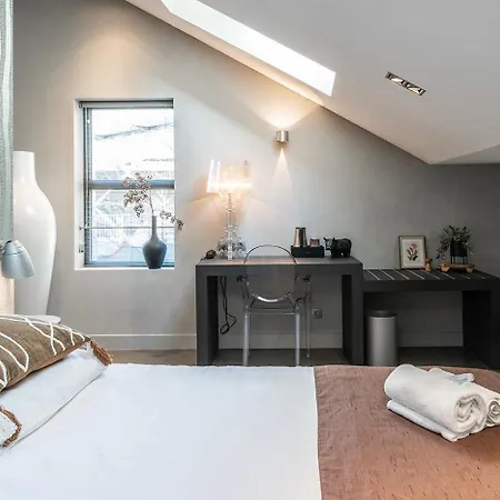 Stylish Near Spots And A Shared Kitchen Guest house
