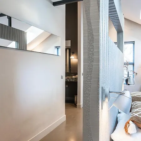 Stylish Near Spots And A Shared Kitchen Oss