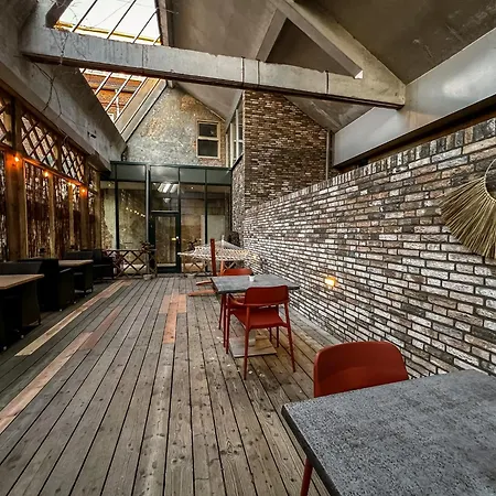 Stylish Near Spots And A Shared Kitchen